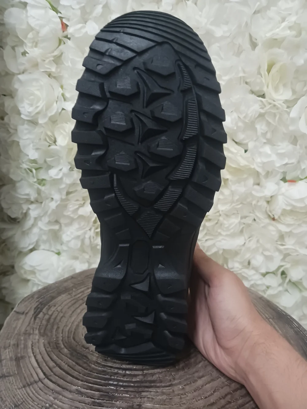 Men's Black Rugged Trail Sneaker